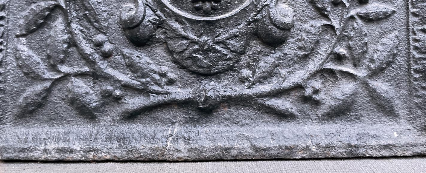 Plaque de cheminée de 1690 aux armes de France-8
