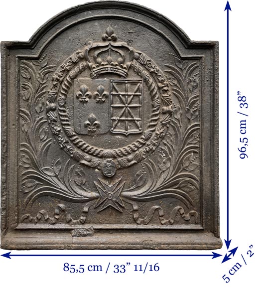 Plaque de cheminée du XVIIe siècle aux armes de France et de Navarre-8