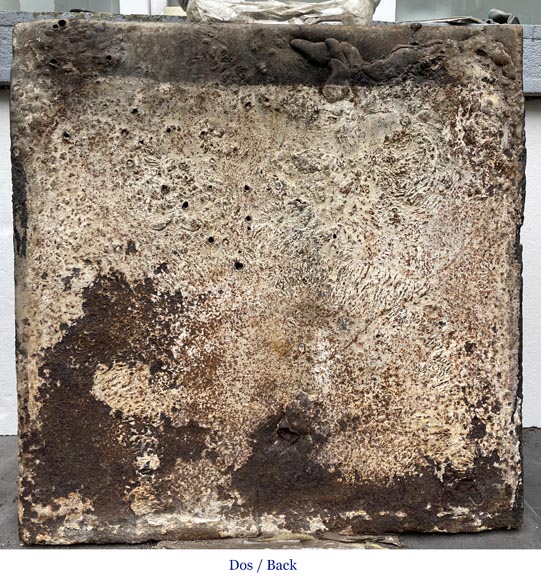 Plaque de cheminée datée de 1744 aux armes d’un abbé-5
