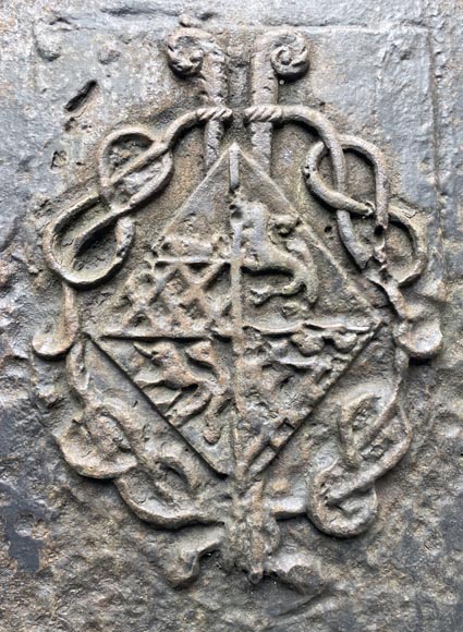 Plaque de cheminée, datant de vers 1600, représentant les armes d’Angélique d’Estrées-1