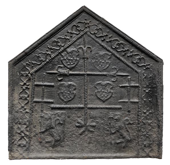 Plaque de cheminée du XVIe siècle aux armes d’Arnould Marchant de Criston-0