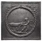 Plaque de cheminée du XVIIIe siècle figurant un amour s’amusant avec une chèvre
