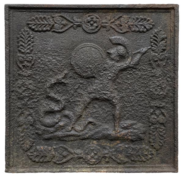 Plaque de cheminée du XIXe siècle représentant une scène de combat mythologique-0