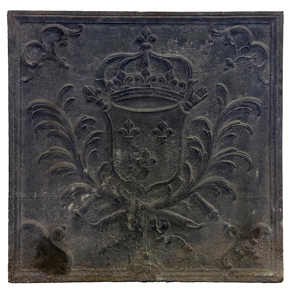 Plaque de cheminée carrée aux fleurs de lys et emblèmes monarchiques-0