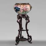 Le vase au Ara royal peint par Albert-Léon LEBARQUE et sa sellette d’origine.