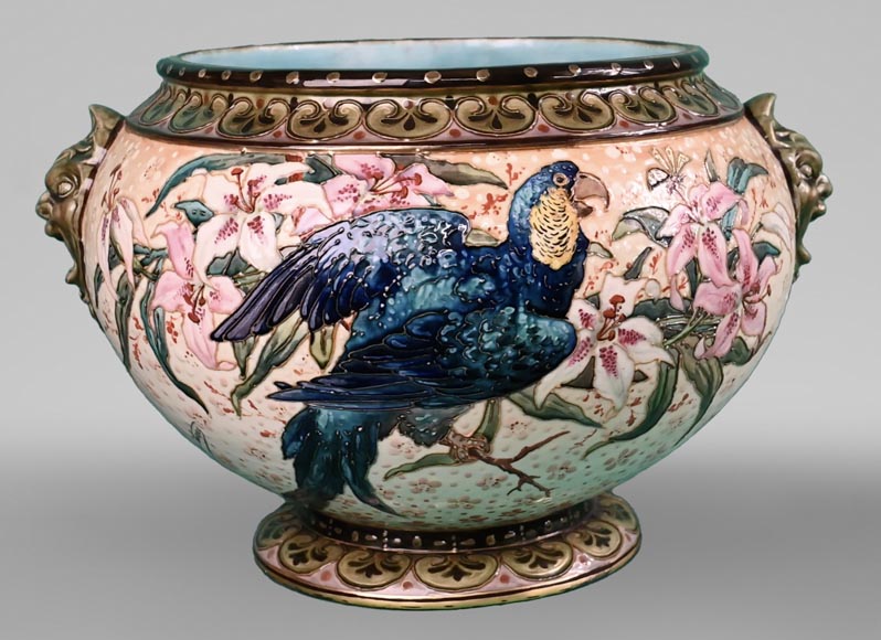Le vase au Ara royal peint par Albert-Léon LEBARQUE et sa sellette d’origine.-1