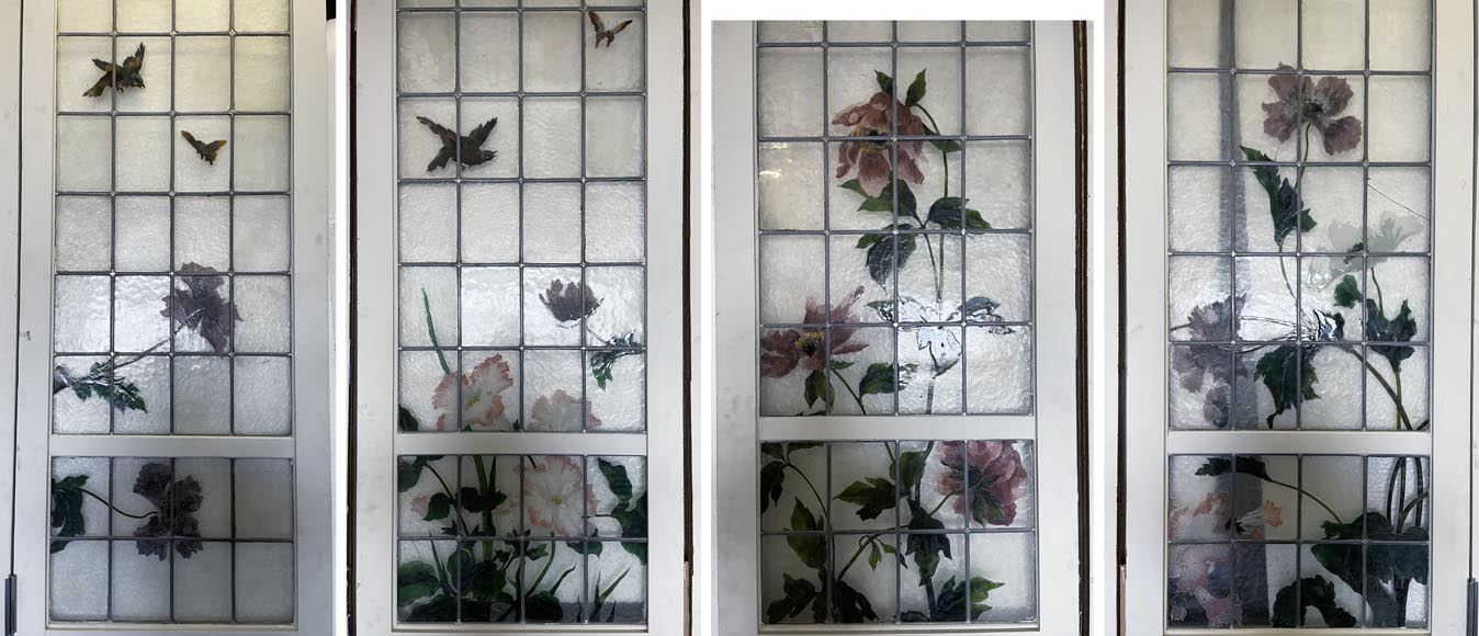 Porte quadruple coulissante aux vitraux ornés d'oiseaux et de végétaux-1