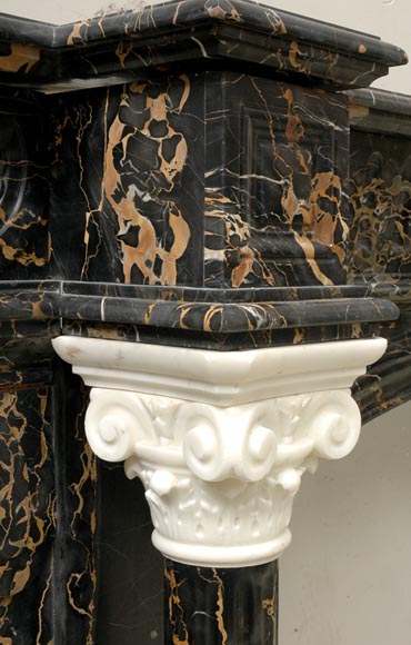 Cheminée Napoléon III en marbres Portor et Statuaire de Carrare à colonnes corinthiennes-7