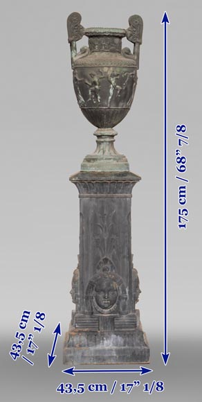 Vase de style grec et son socle egyptisant, fonte de fer-14