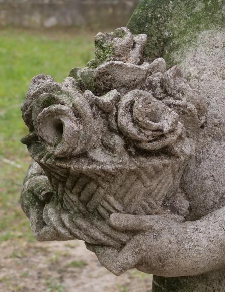 Sculpture d’un putto au panier fleuri en pierre de Florence-3
