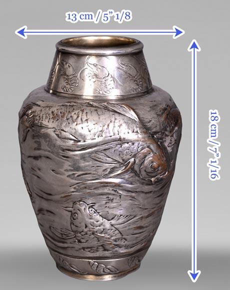 Ernest CARRIÈRE pour CHRISTOFLE – Vase ovoïde japonisant « Algues et poissons » en métal argenté Ernest CARRIÈRE pour CHRISTOFLE – Vase ovoïde japonisant « Algues et poissons » en métal argenté-9