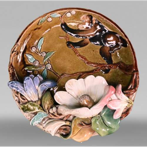 Émile GALLÉ, Plat d'ornement au singe grimant parmi les fleurs