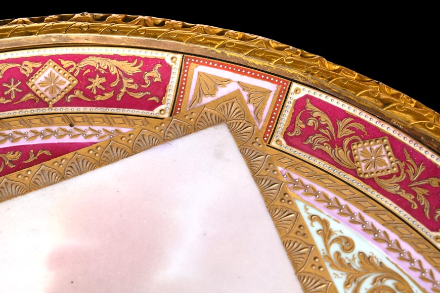 Guéridon en bronze doré avec plaque en porcelaine peinte, d’après Adrian VAN DER WERFF, 