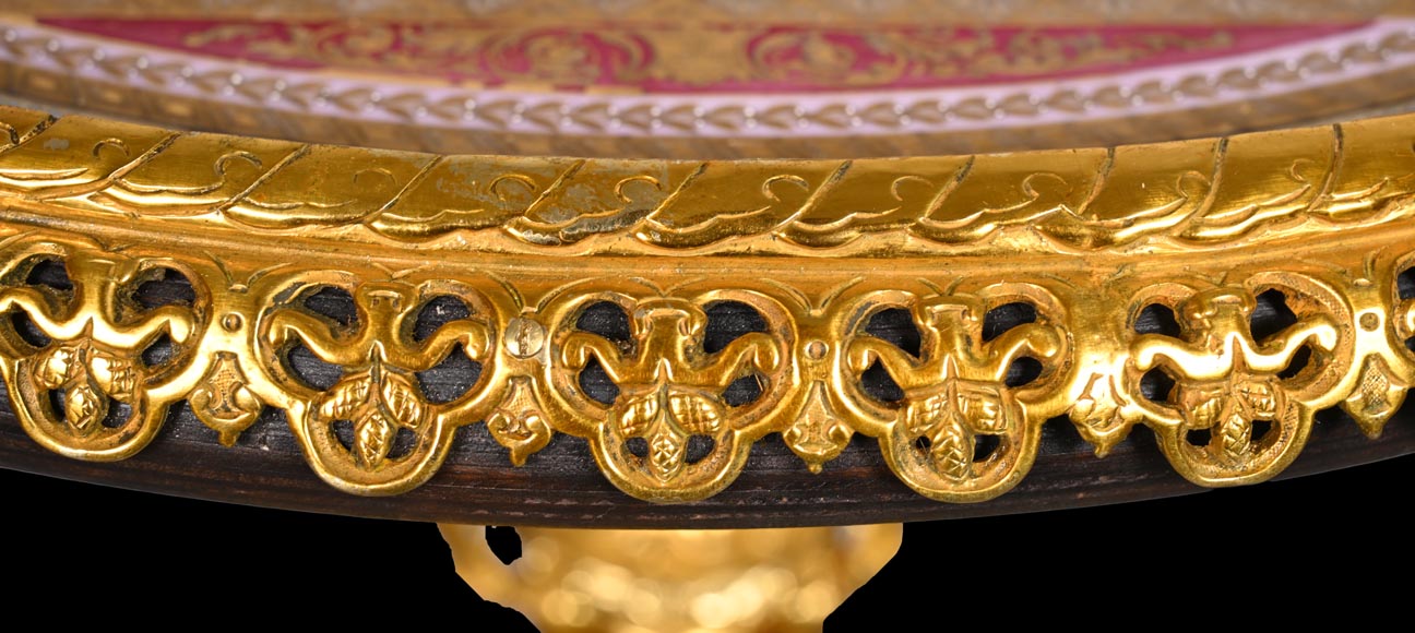 Guéridon en bronze doré avec plaque en porcelaine peinte, d’après Adrian VAN DER WERFF, 