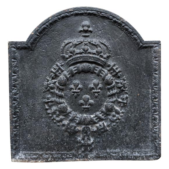 Plaque de cheminée du XIXe siècle aux armes de France et colliers de l’ordre de Saint Michel et du Saint-Esprit-0