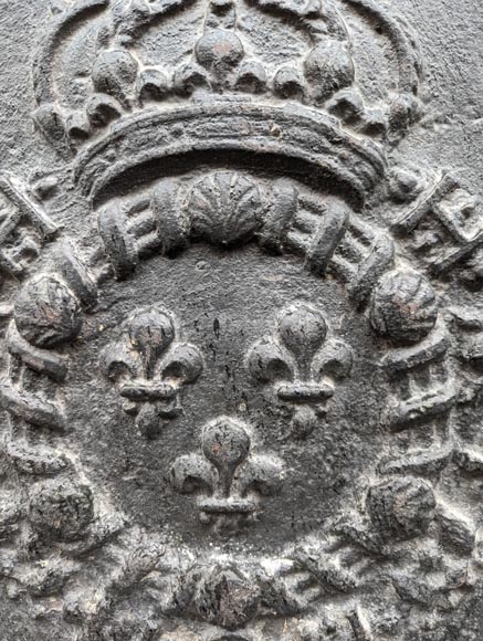 Plaque de cheminée du XIXe siècle aux armes de France et colliers de l’ordre de Saint Michel et du Saint-Esprit-5