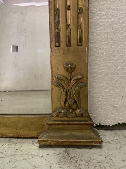 Trumeau doré de style Napoléon III aux pilastres et orné de guirlandes de fleurs-8