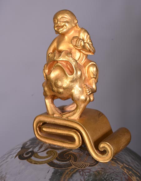 L’Escalier de CRISTAL,  Pendule japonisante en verre en forme de boule émergeant d’une fleur de lotus-4
