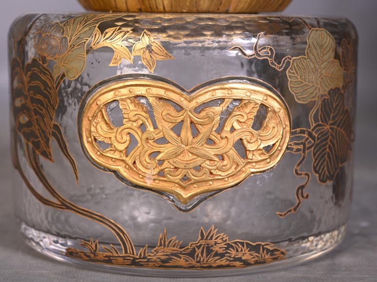 L’Escalier de CRISTAL,  Pendule japonisante en verre en forme de boule émergeant d’une fleur de lotus-13