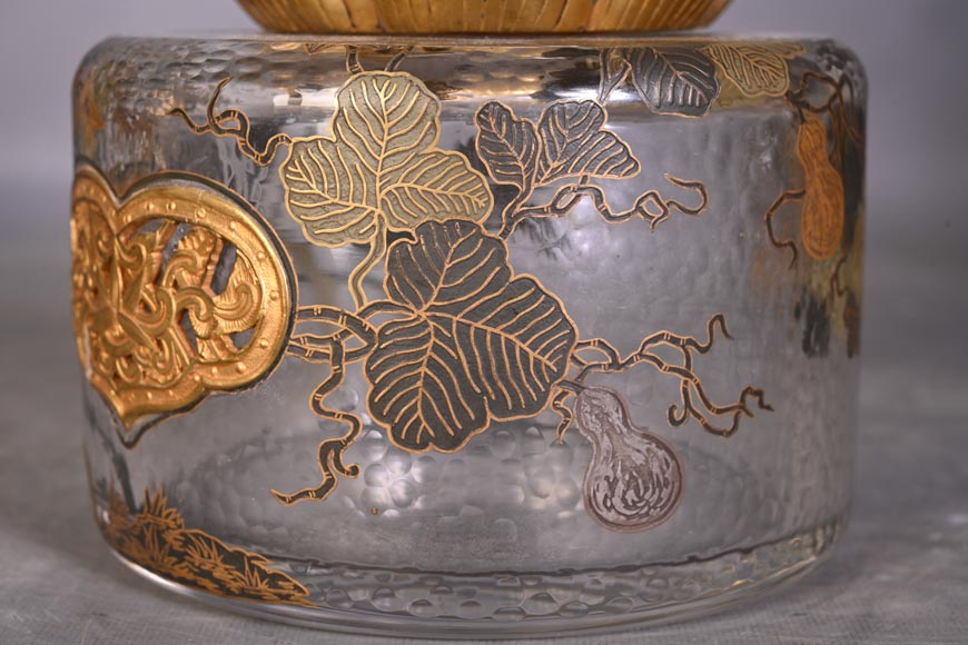 L’Escalier de CRISTAL,  Pendule japonisante en verre en forme de boule émergeant d’une fleur de lotus-14