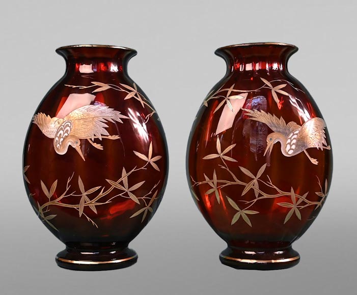 Cristallerie Saint-Louis, Paire de vases rubis au décor japonisants, v. 1880-0
