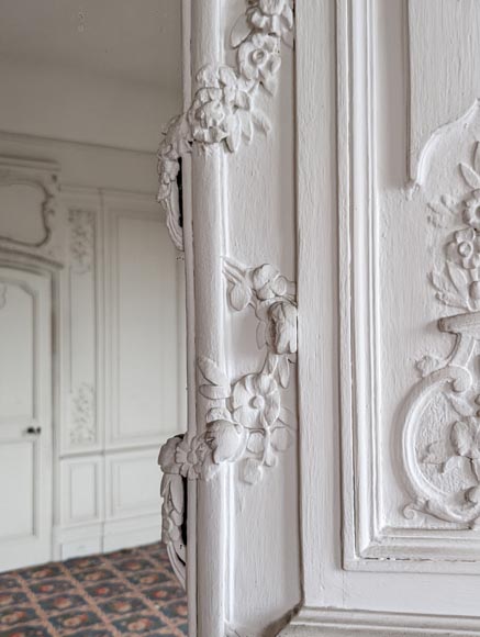 Pièce de boiserie de style Louis XV-11