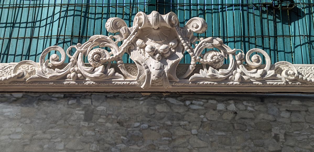 Trumeau de style Napoléon III au décor de serpent ailé et guirlande de fruits-1