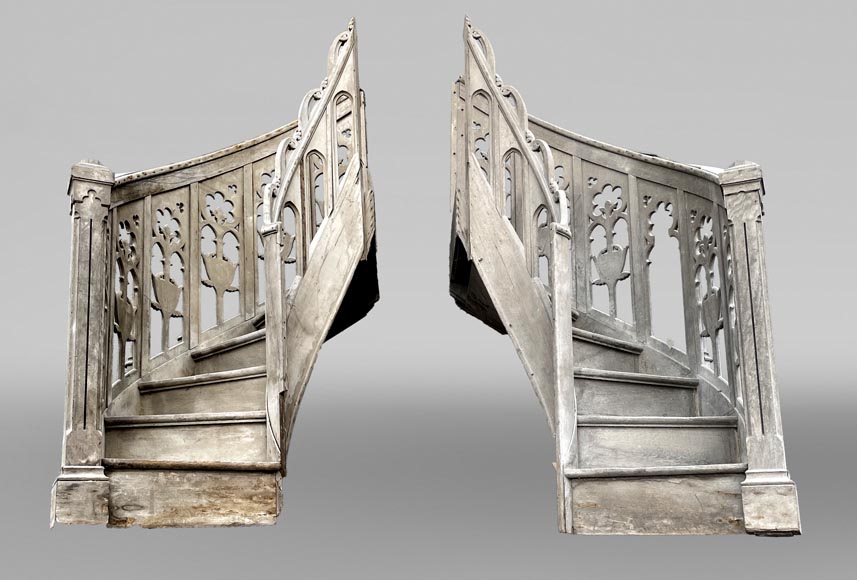 Paire d’escaliers de chaire d’église en chêne sculpté, de style néogothique Paire d’escaliers de chaire d’église en chêne sculpté, de style néogothique-0