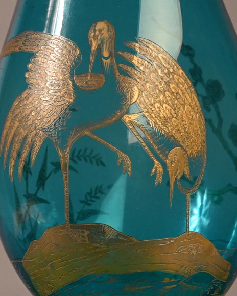 BACCARAT, vase en cristal bleu aux échassiers, vers 1880-5