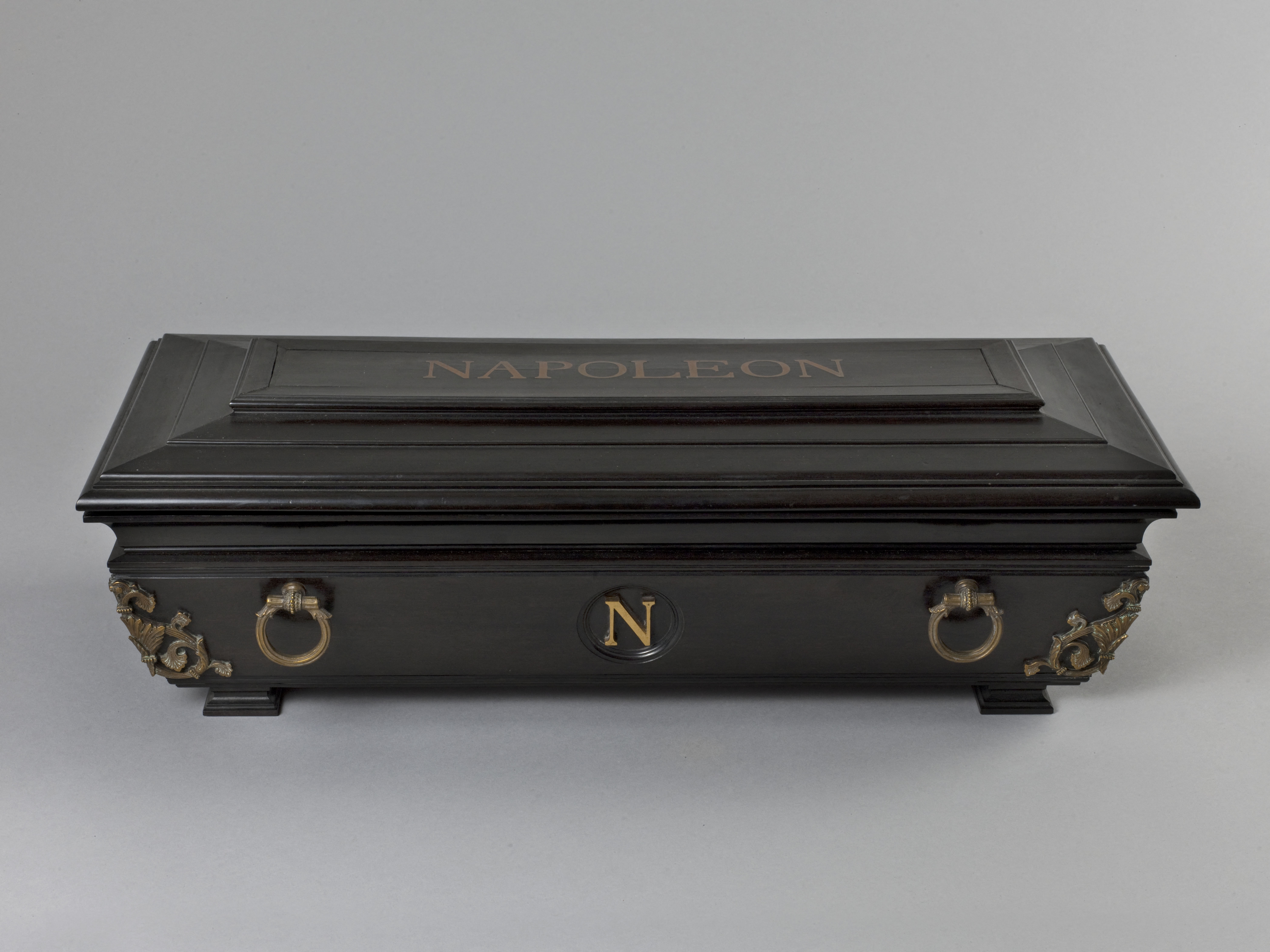 L.-É. Lemarchand, 1/5th scale model of Napoleon's coffin at Les Invalides, c. 1840, Paris, Musée Carnavalet (D. R.)