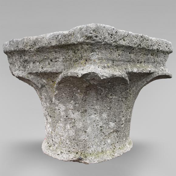 Chapiteau de colonne en pierre, époque Gothique-0