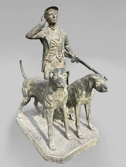 Chasseur et ses deux chiens, statue de parc en bronze à patine verte-0