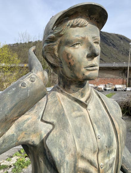 Chasseur et ses deux chiens, statue de parc en bronze à patine verte-7