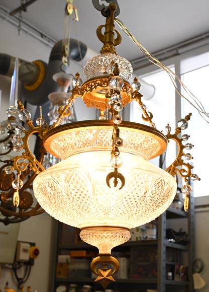 BACCARAT (Attribué à) - Lustre oriental en cristal et bronze doré inspiré d'une lampe de mosquée-12