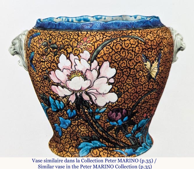 Théodore Deck, Vase aux fleurs et aux papillons, v. 1880-1