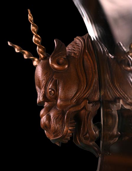 Maison MARNYHAC (attrib.), Miroir japonisant en croissant de lune décoré d’un dragon en bronze à patine brune-3