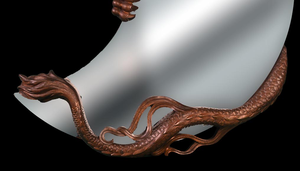 Maison MARNYHAC (attrib.), Miroir japonisant en croissant de lune décoré d’un dragon en bronze à patine brune-5