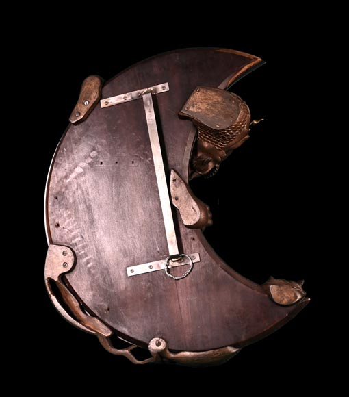 Maison MARNYHAC (attrib.), Miroir japonisant en croissant de lune décoré d’un dragon en bronze à patine brune-7