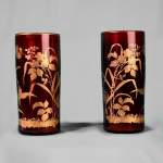 BACCARA (attribué à) - Vase en cristal rouge aux fleurs et aux pinsons, vers 1880