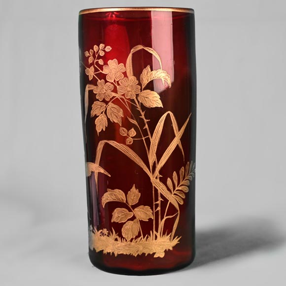 BACCARA (attribué à) - Vase en cristal rouge aux fleurs et aux pinsons, vers 1880-4