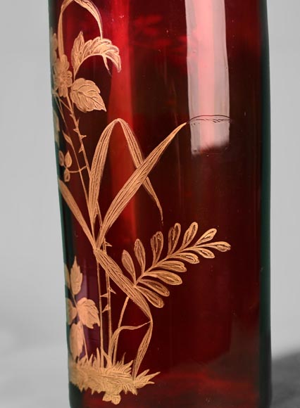 BACCARA (attribué à) - Vase en cristal rouge aux fleurs et aux pinsons, vers 1880-7