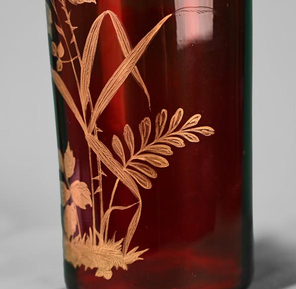 BACCARA (attribué à) - Vase en cristal rouge aux fleurs et aux pinsons, vers 1880-8
