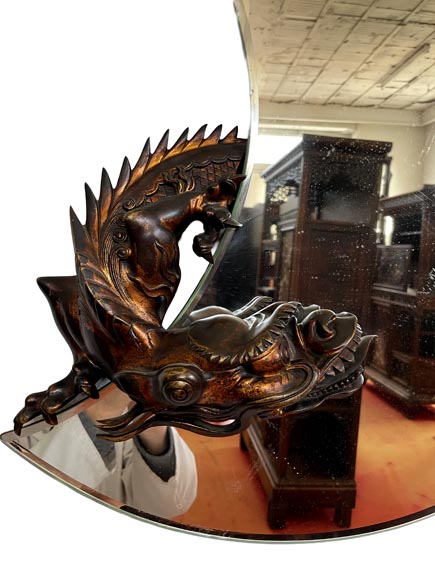 Gabriel VIARDOT (attribué à), Miroir japonisant en forme de croissant de lune orné de dragons en bronze-1