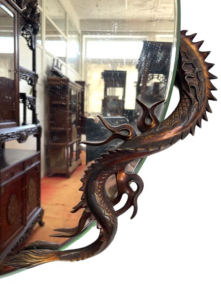 Gabriel VIARDOT (attribué à), Miroir japonisant en forme de croissant de lune orné de dragons en bronze-4