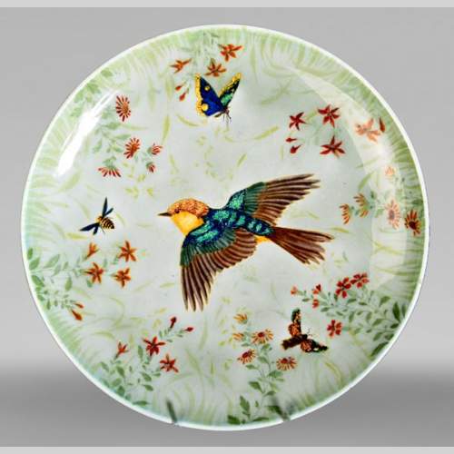 Théodore DECK, Plat orné d’un oiseau et d’insectes aux reflets irisés, vers 1880-1900