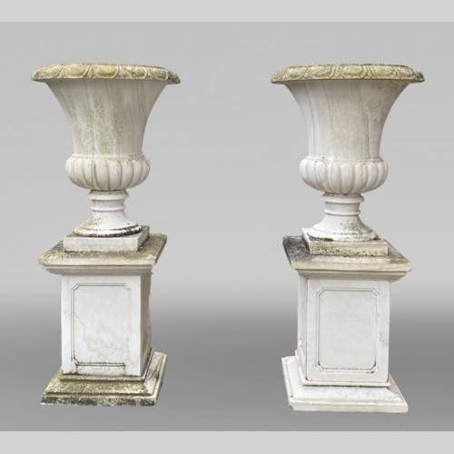Paire de vase Médicis en marbre blanc, 1980