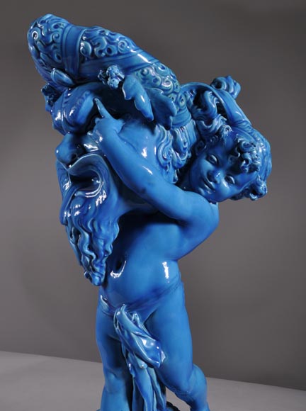 Joseph CHERET (1838 - 1894) pour la Manufacture de Sèvres "Putto et masques de théâtre grec" Vide poche en faïence vernisée bleue-3