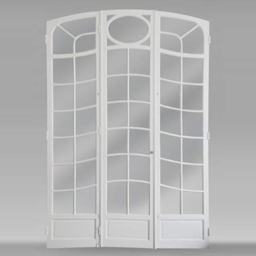 Porte triple à petits carreaux