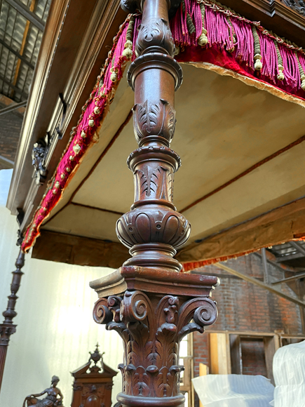 Jean-Paul MAZAROZ (1823-1900), lit à baldaquin néo-Renaissance en noyer sculpté-6