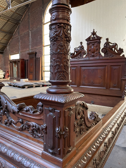 Jean-Paul MAZAROZ (1823-1900), lit à baldaquin néo-Renaissance en noyer sculpté-7